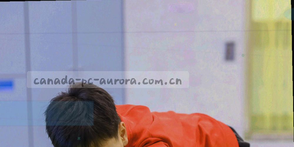 横向时间刻度示意图，从左到右依次标注提交、首次回应与处理结论三个节点，末端为回复图标